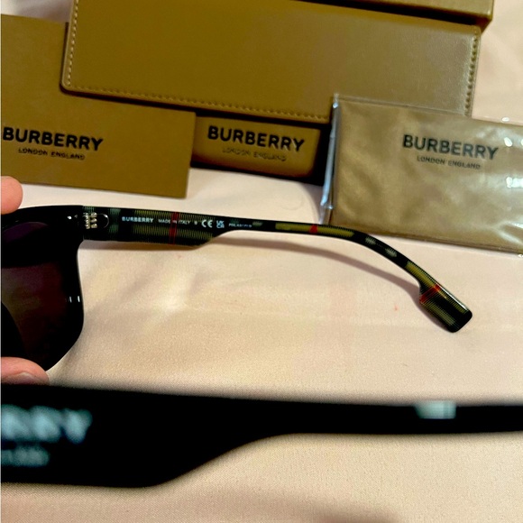 Men’s Burberry sunglasses. 100% authentic NWT - Picture 6 of 6
